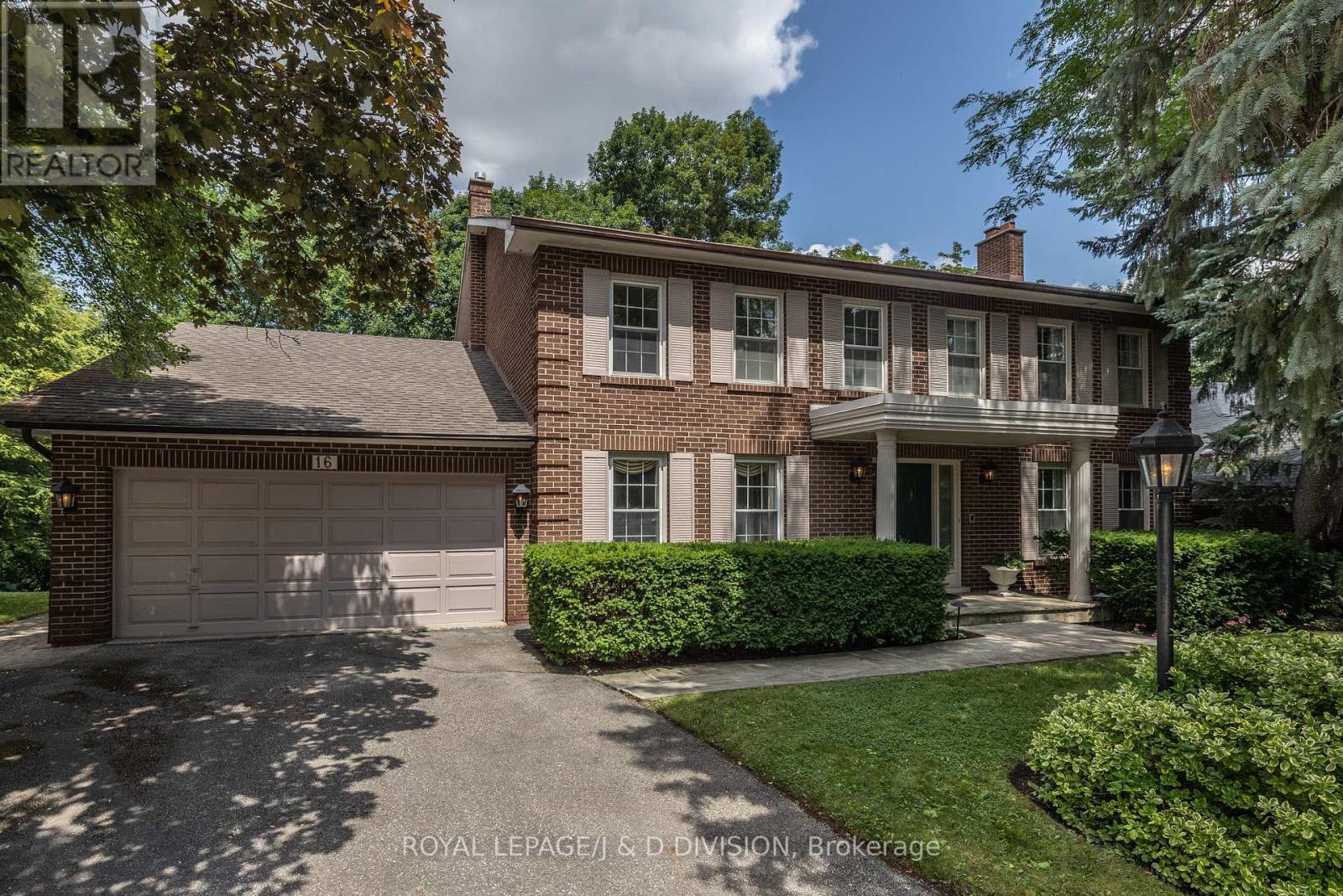 16 Bobwhite Cres, Toronto, ON M2L 2E1