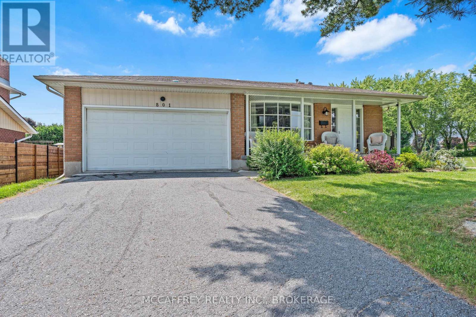 801 High Gate Park Dr, Kingston, ON K7M 5Z5