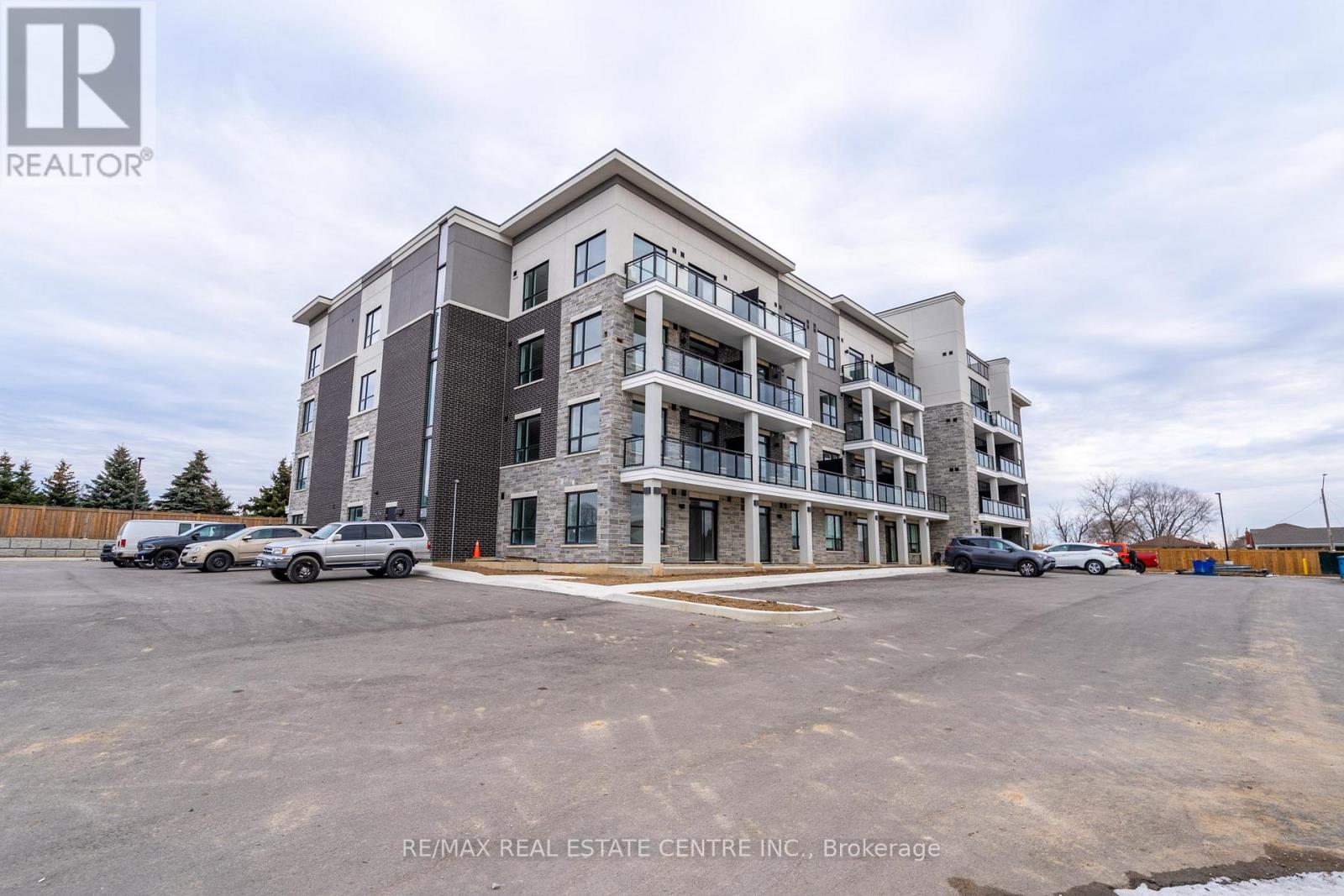 302 120 Springvalley Cres, Hamilton Gourley, ON L9C 0E4