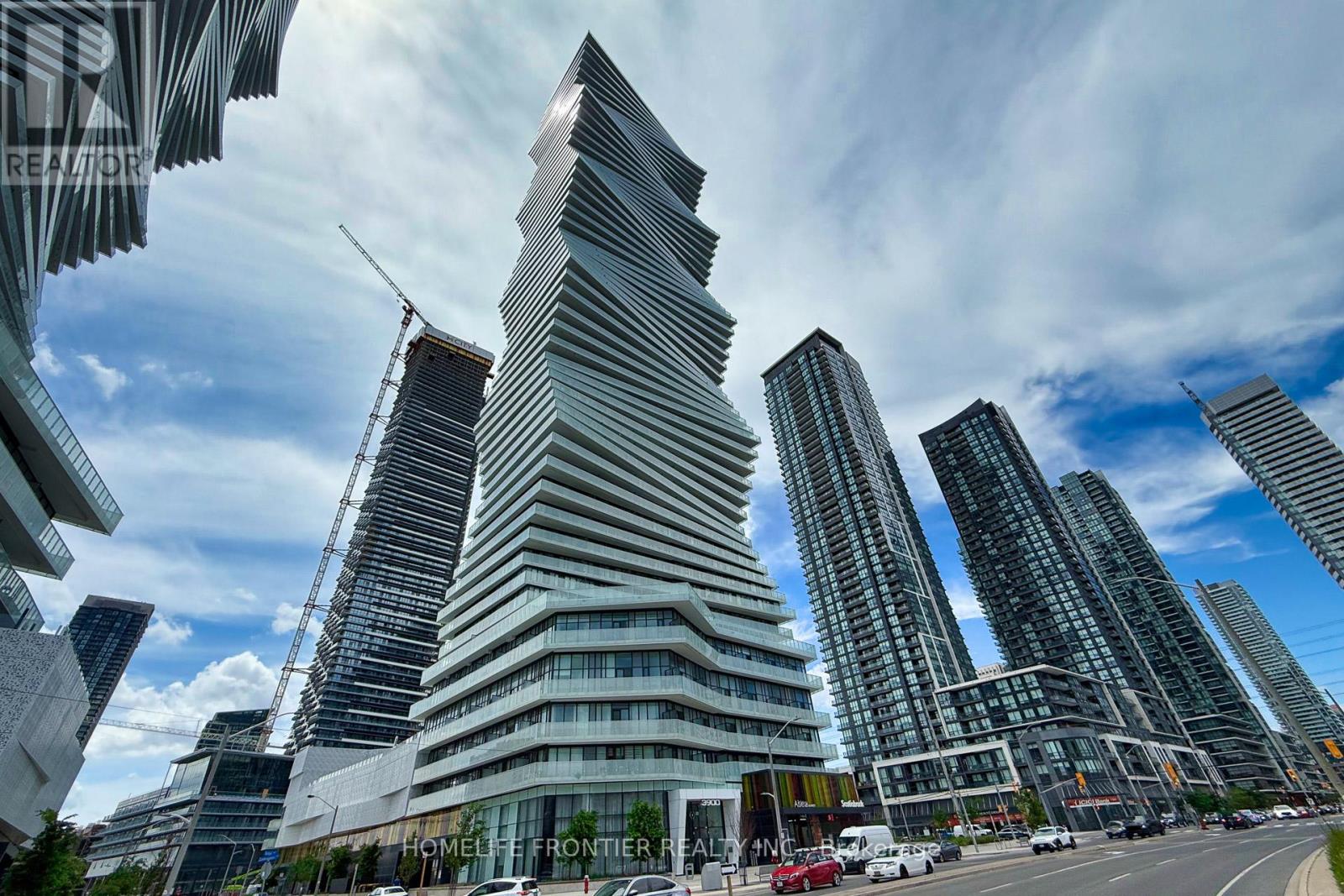 2807 3900 Confederation Pkwy, Mississauga, ON L5B 0M3