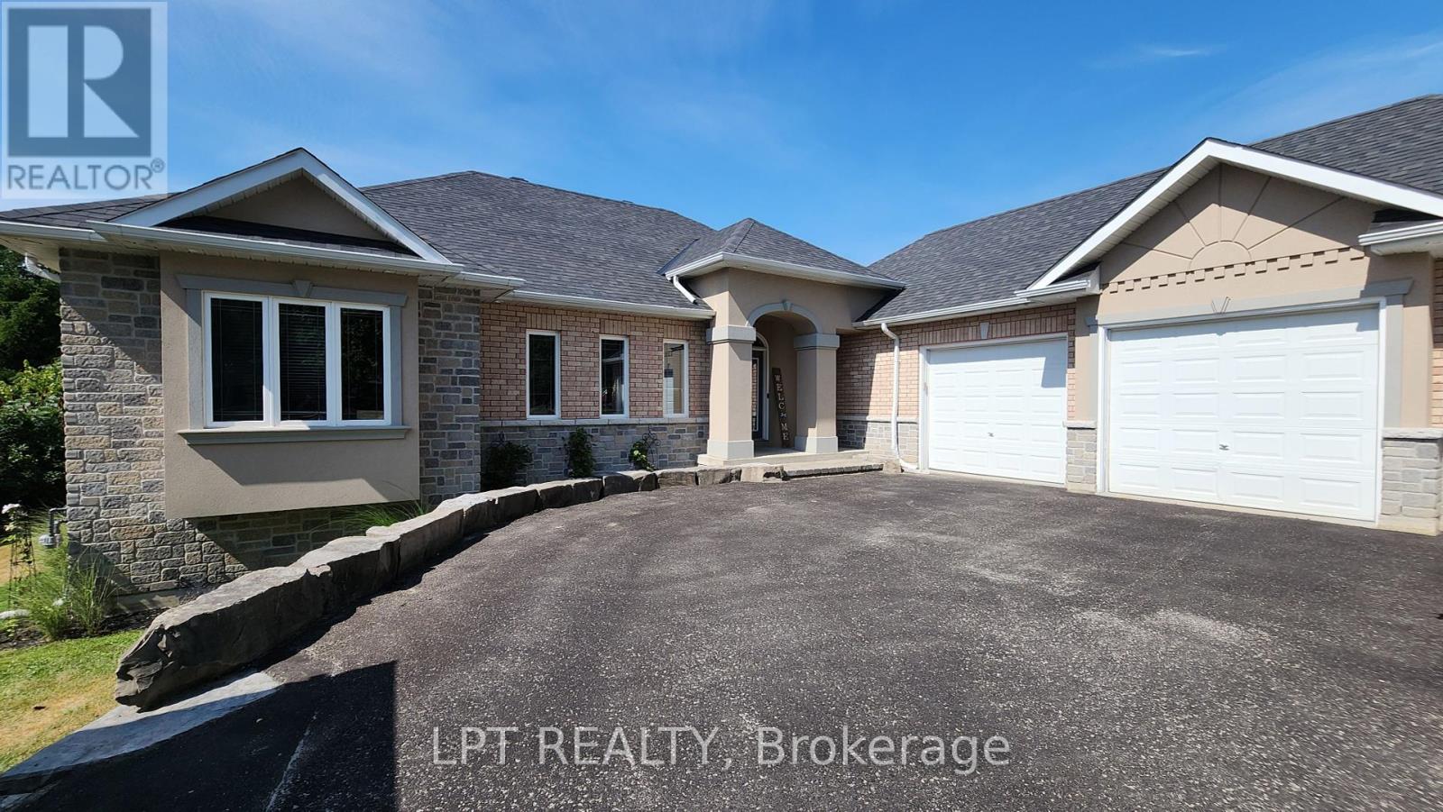 18 Eder Trl, Springwater, ON L0L 1Y3