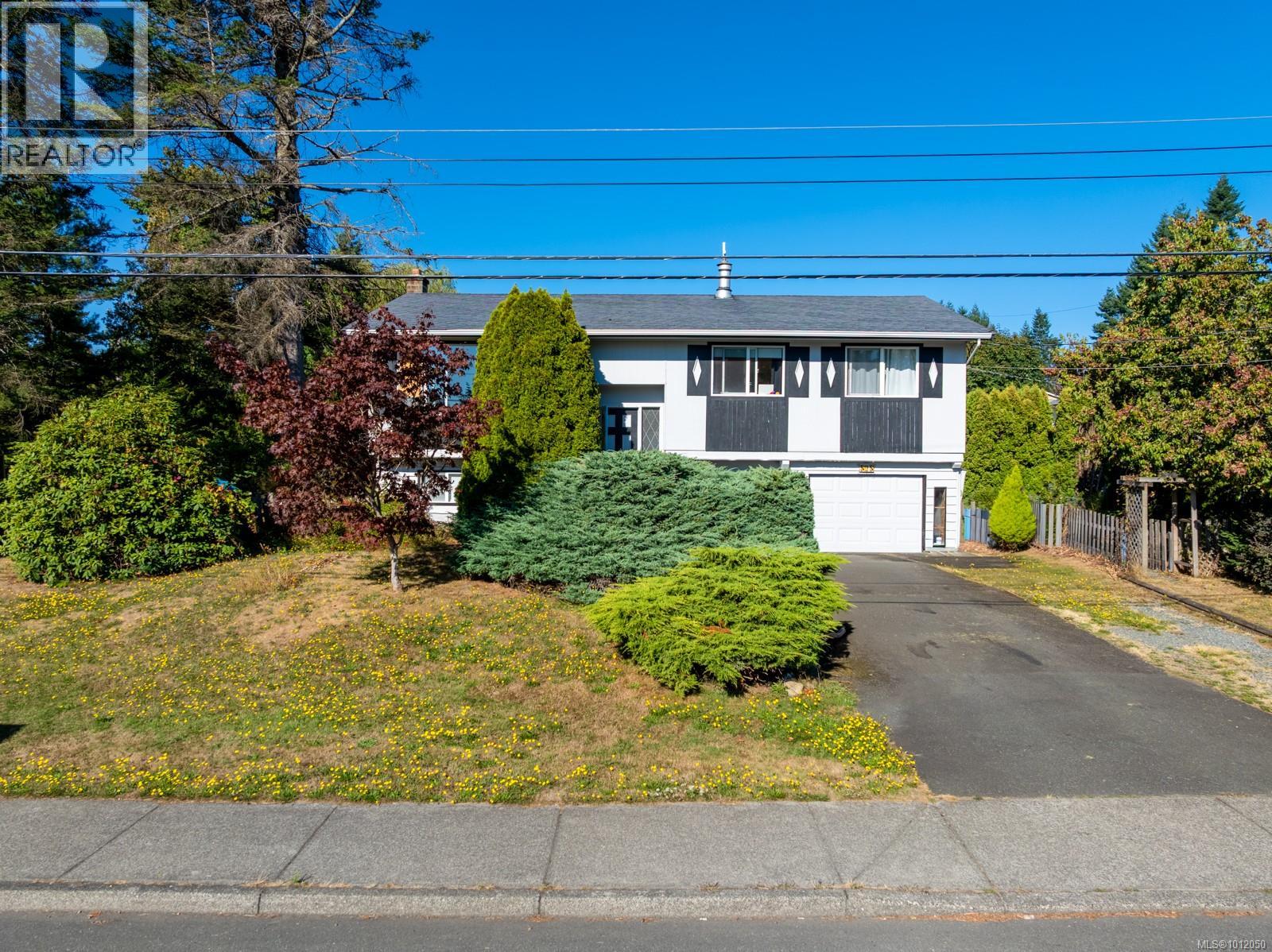 525 Salish St, Comox, BC V9M 5L5