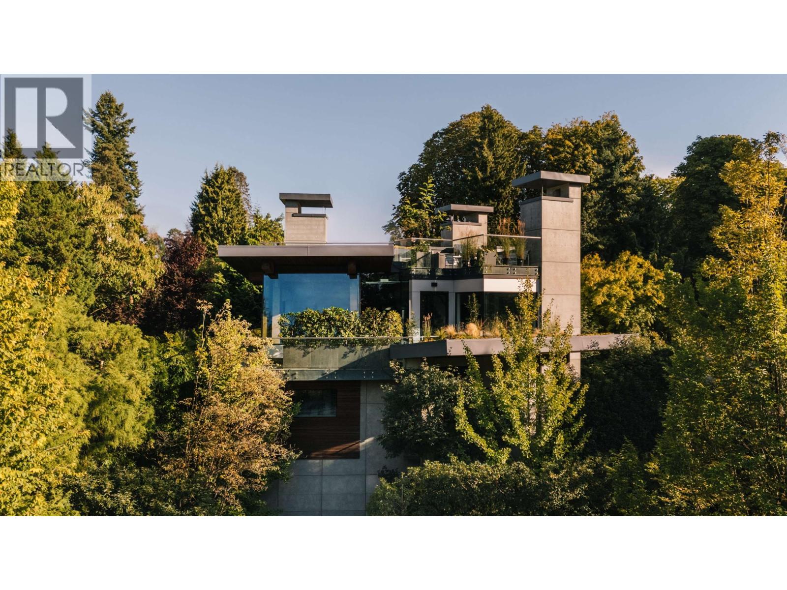 5038 Arbutus St, Vancouver, BC V6M 3W2