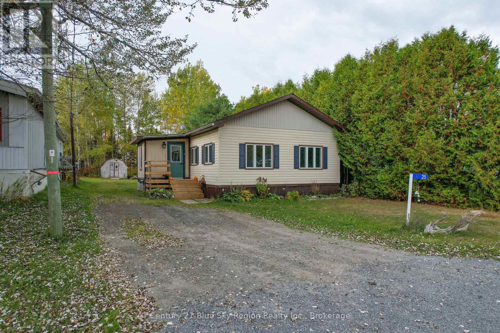 25 Hillcrest Dr, Temagami, ON P0H 2H0