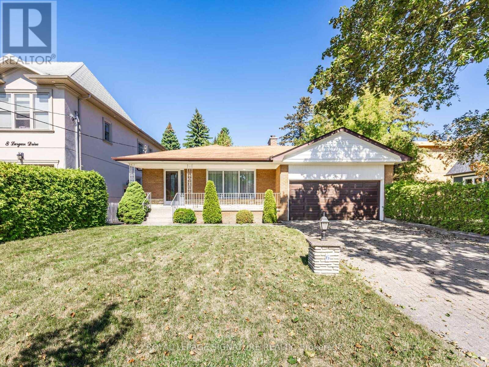 6 Lurgan Dr, Toronto, ON M2N 2E9