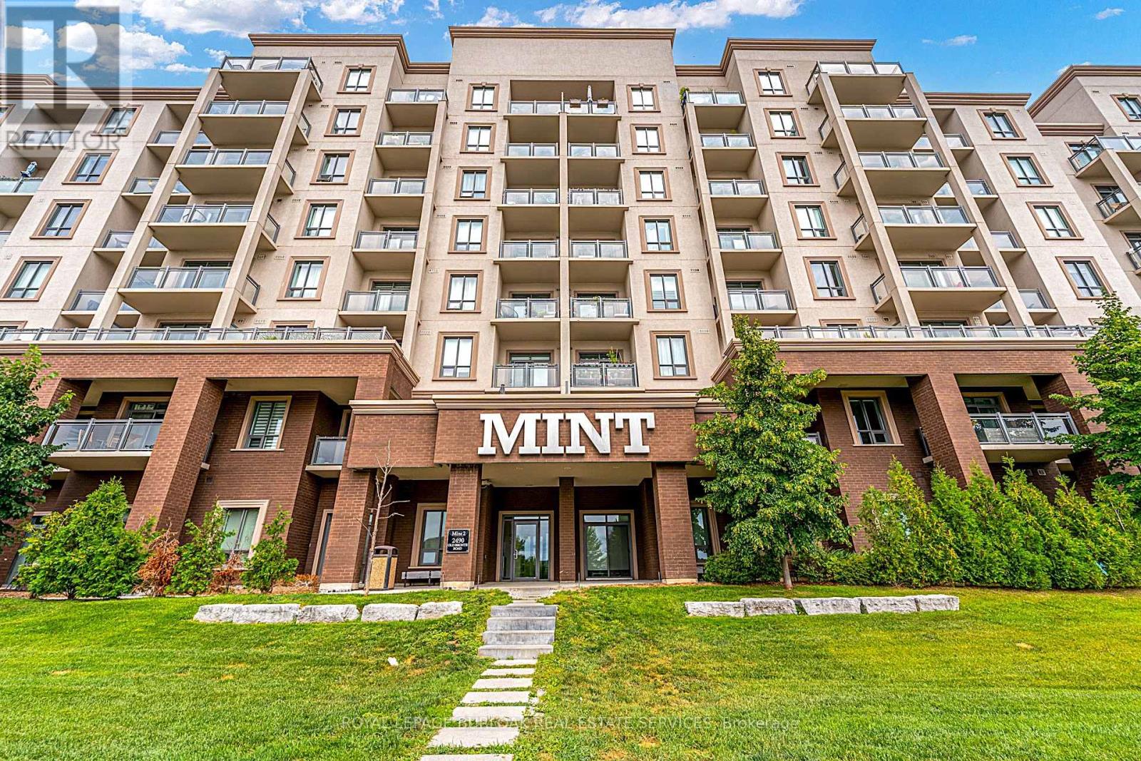 821 2490 Old Bronte Rd, Oakville, ON L6M 0Y5
