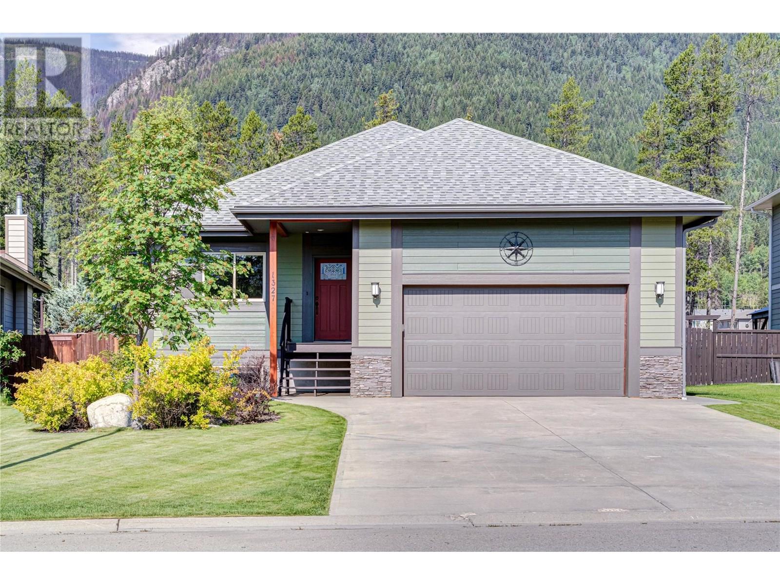 1327 Cherrywood Blvd, Sparwood, BC V0B 2G2