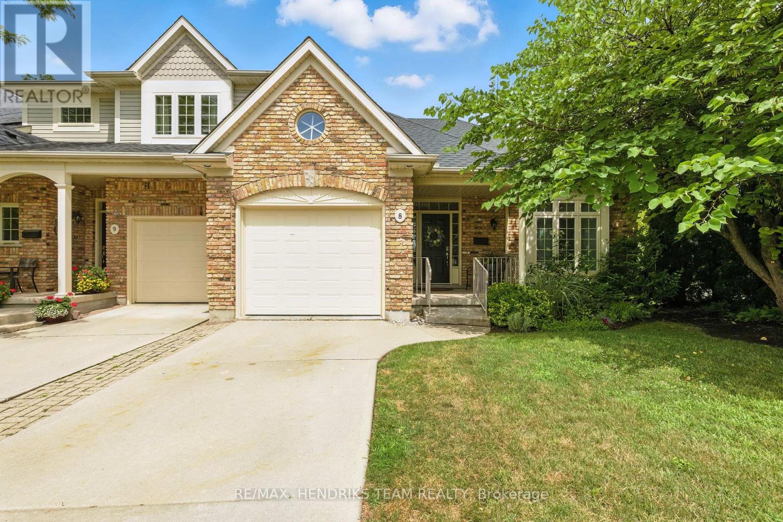 8 174 Martindale Rd, St. Catharines, ON L2S 3Z9