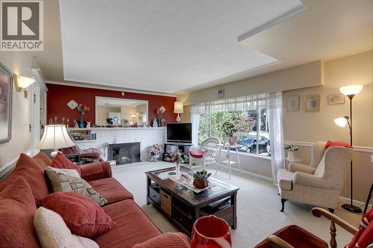 7291 Gilbert Rd, Richmond, BC V7C 3W4