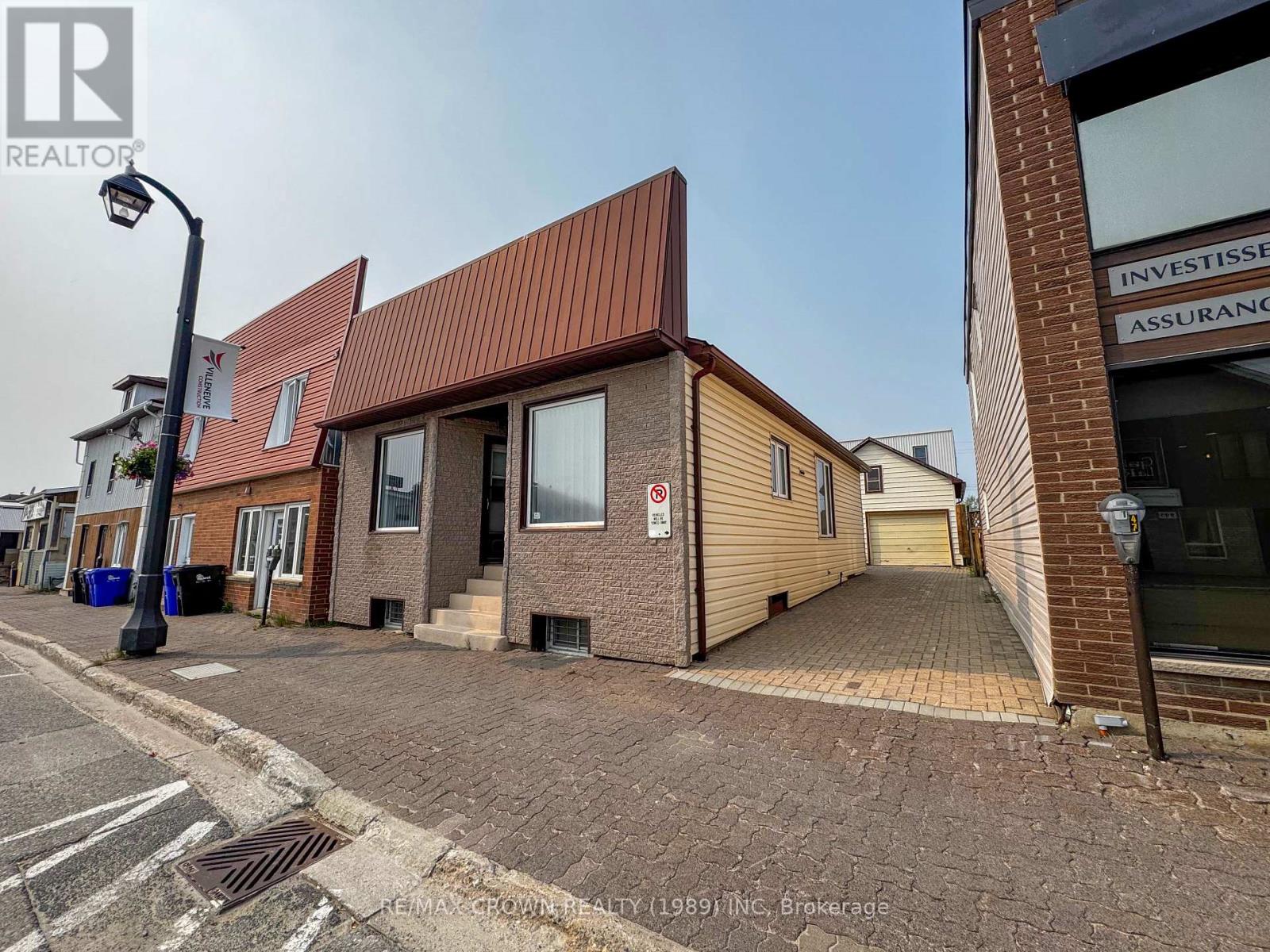 906 George St, Hearst, ON P0L 1N0