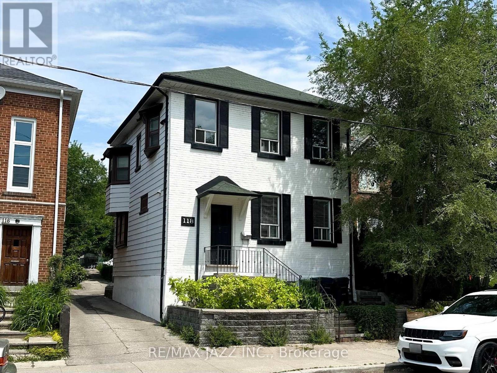 118 Eastwood Rd, Toronto, ON M4L 2C9