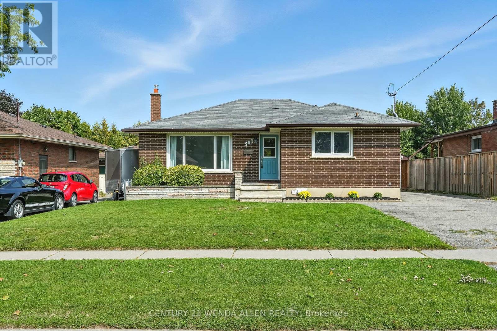 301 Farewell St, Oshawa, ON L1H 6L8