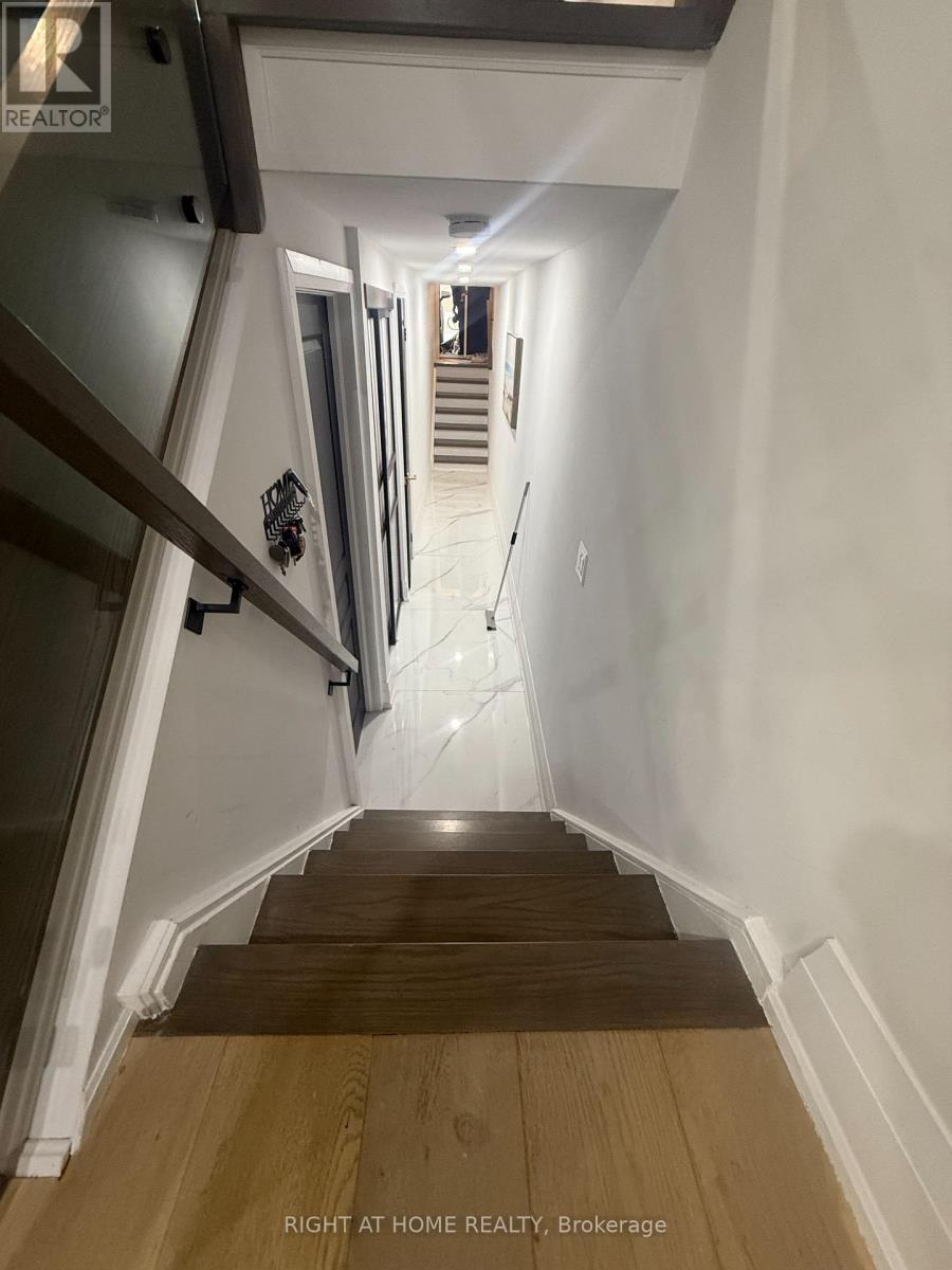 133 287 Milestone Cres, Aurora, ON L4G 3M2