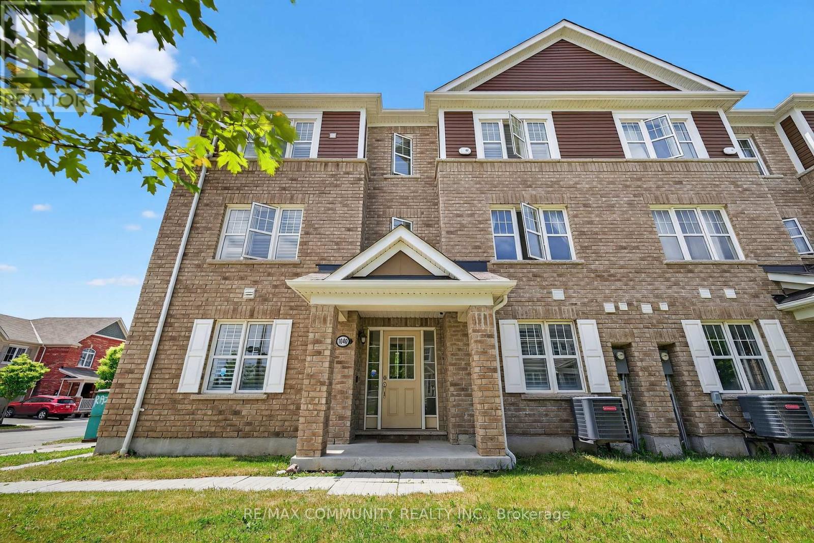 1040 Dragonfly Ave, Pickering, ON L1X 0E7