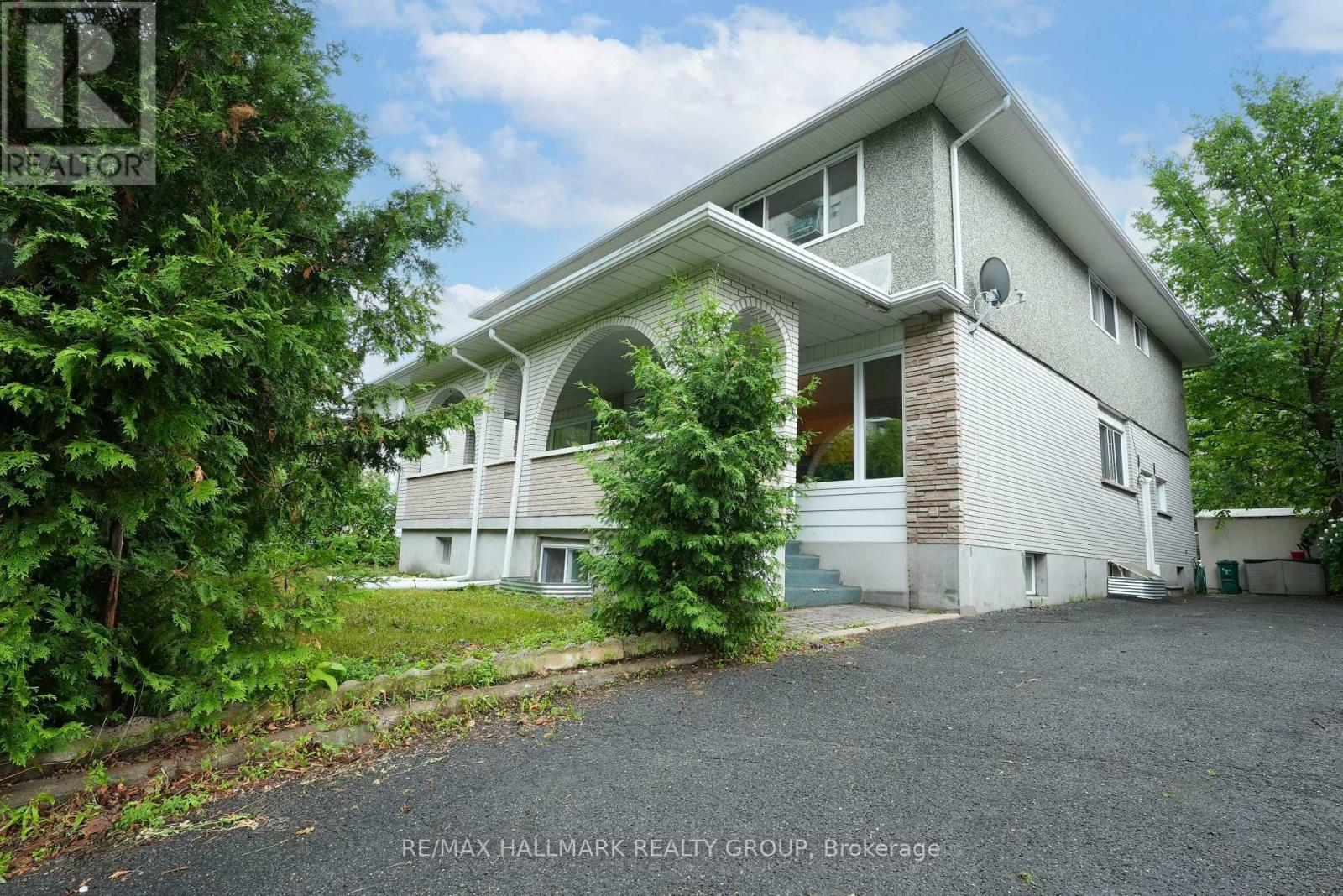 2666 Regina St, Ottawa, ON K2B 6X8