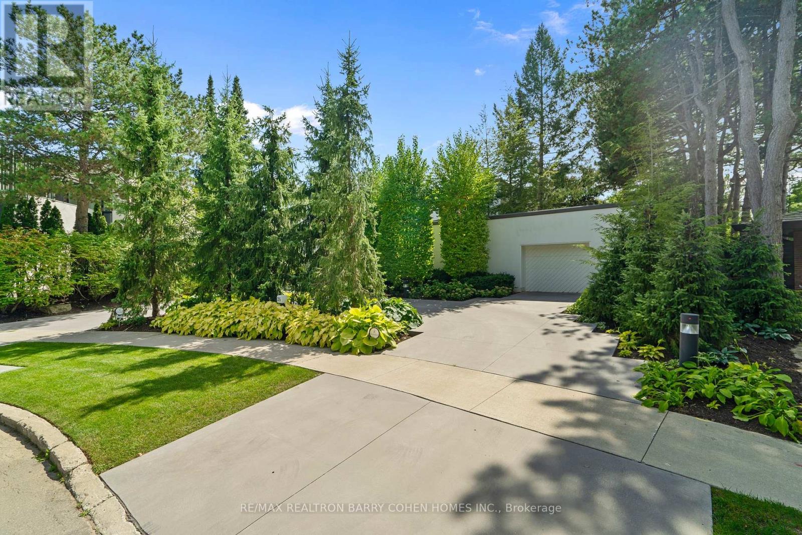 25 Misty Cres, Toronto, ON M3B 1T2