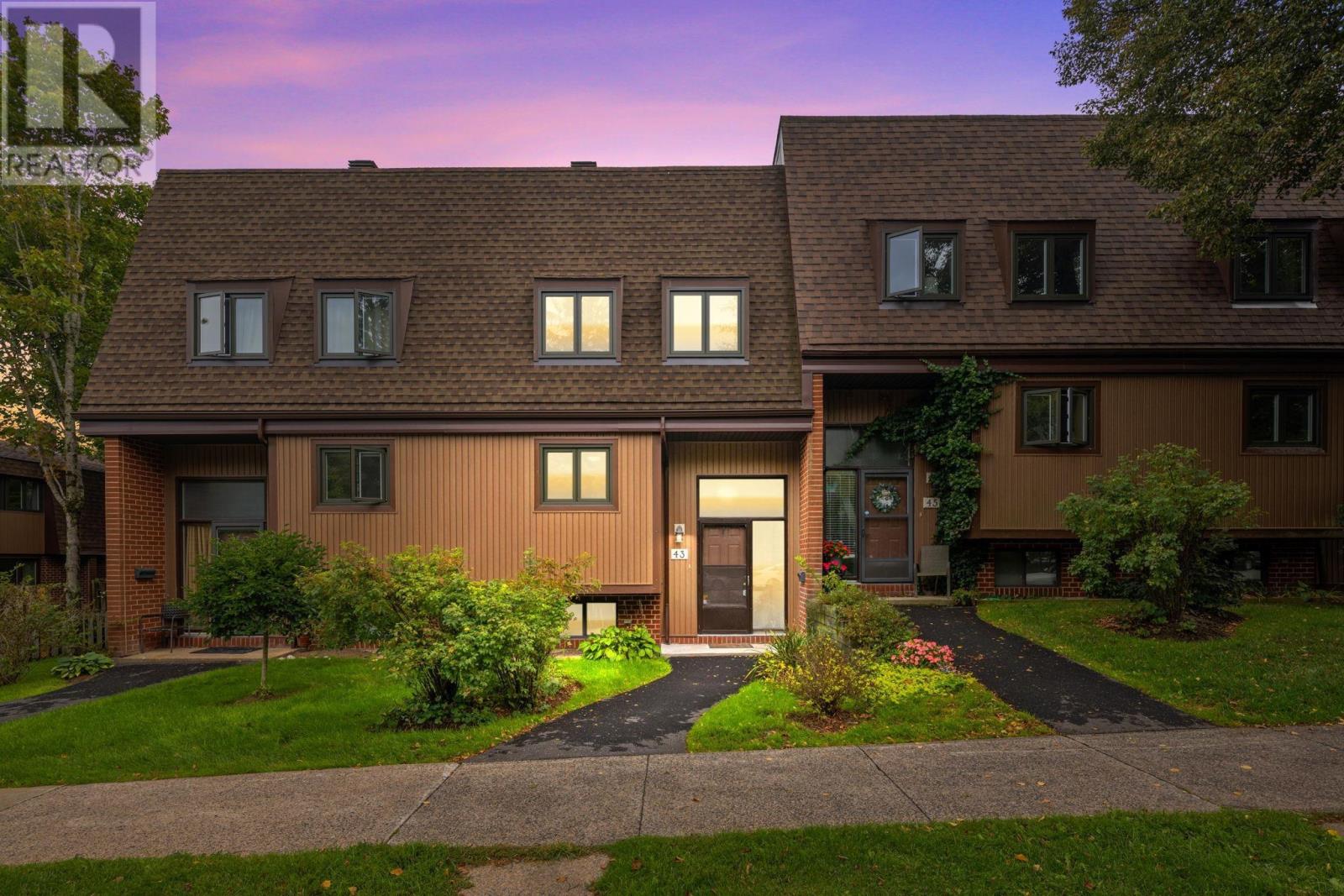 43 Westridge Dr, Halifax, NS B3M 3K3