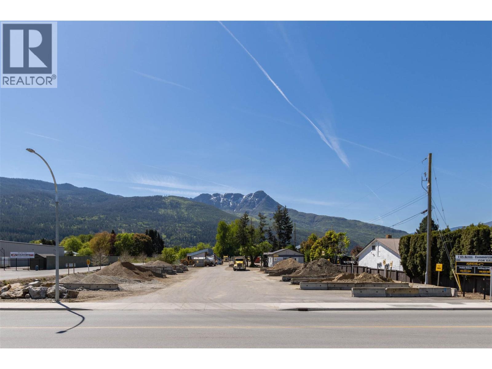 22202270 10 Ave SW, Salmon Arm, BC V1E 0E1
