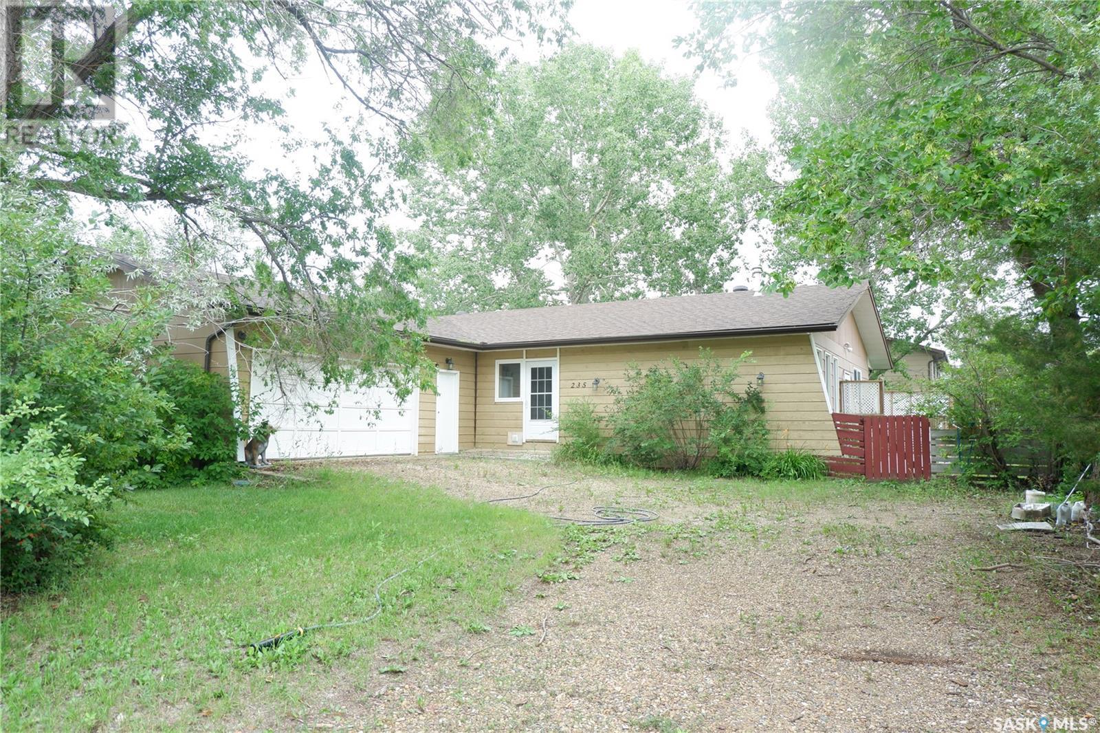 235 King St, Coronach, SK S0H 0Z0