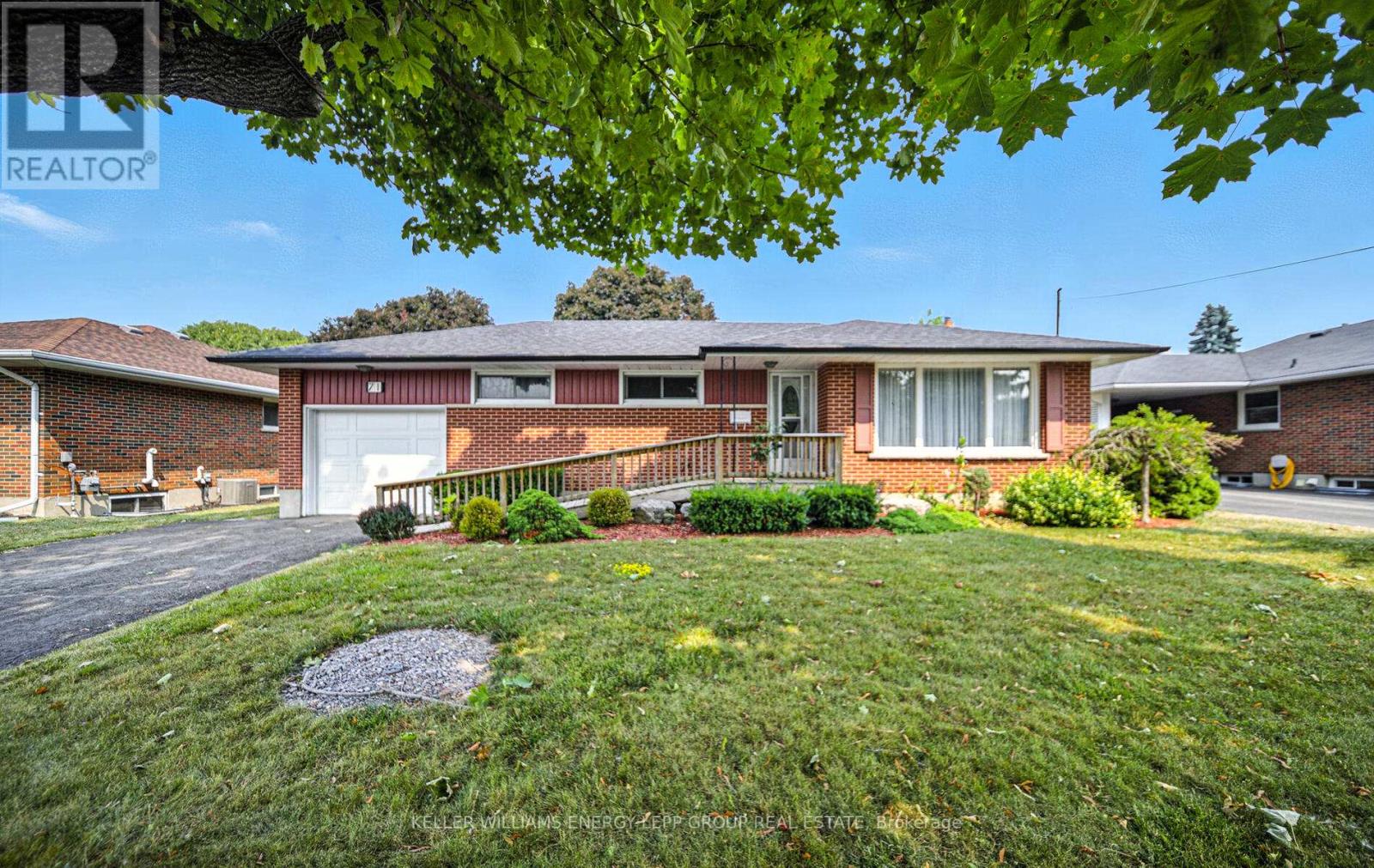 71 Parkway Cres, Clarington, ON L1C 1C2