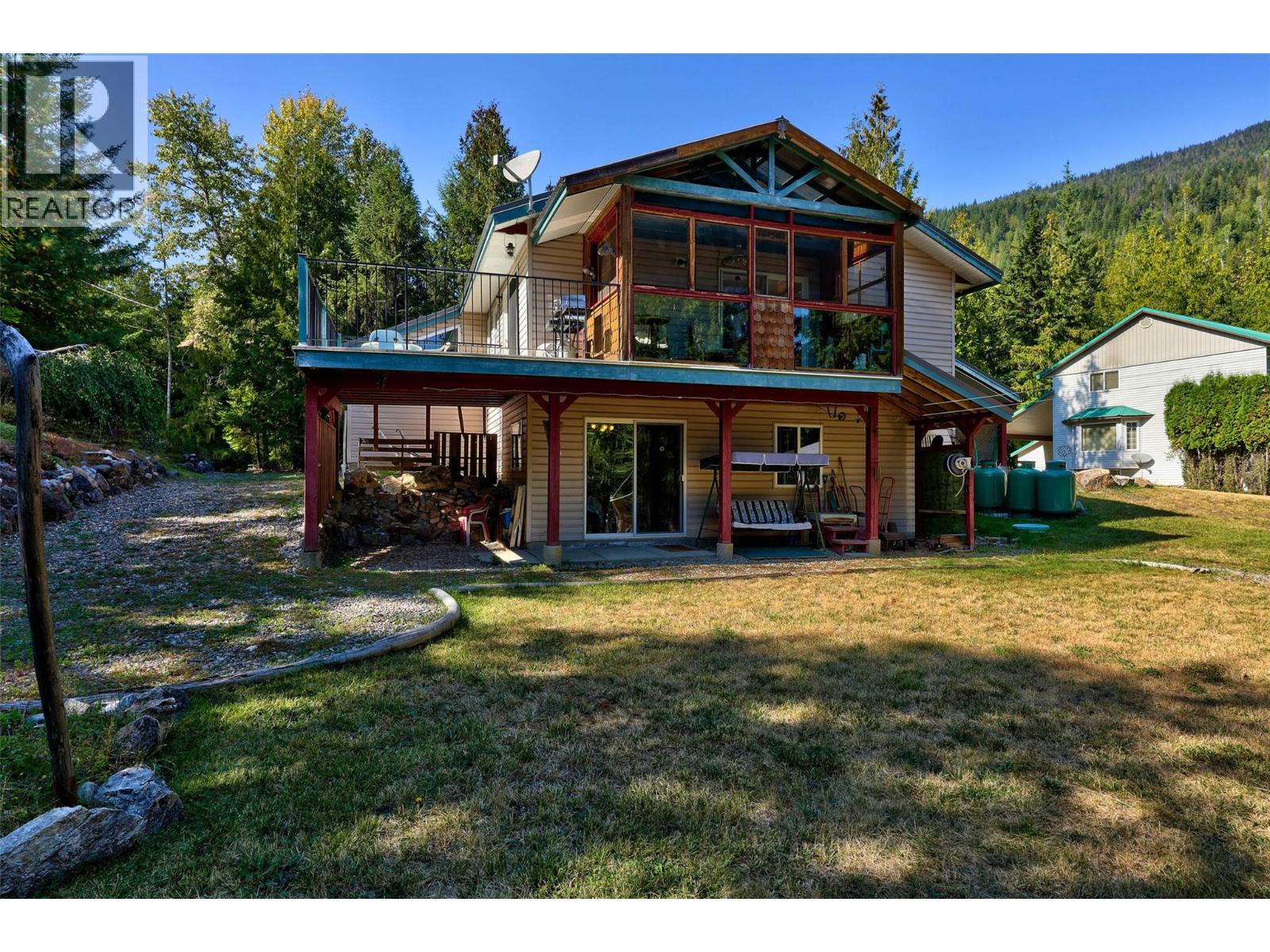 7650 Mountain Dr, Anglemont, BC V0E 1M8