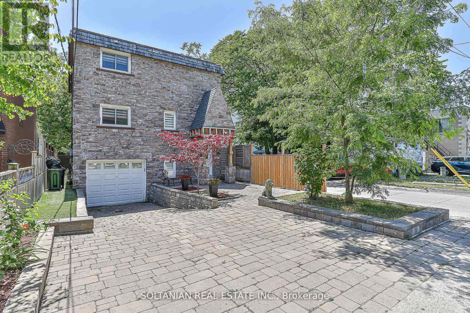 21 Pretoria Ave, Toronto, ON M4K 1T2