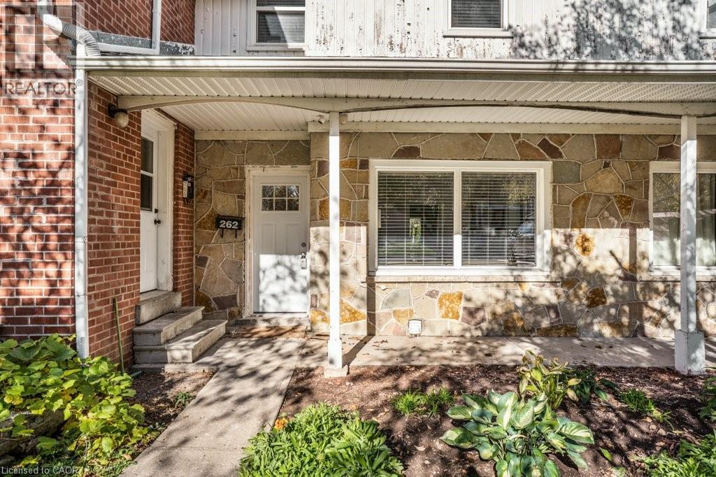 262 Westcourt Pl, Waterloo, ON N2L 2R7