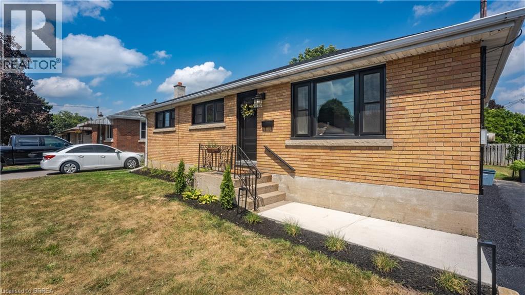 37 Rowanwood Ave, Brantford, ON N3S 7C1