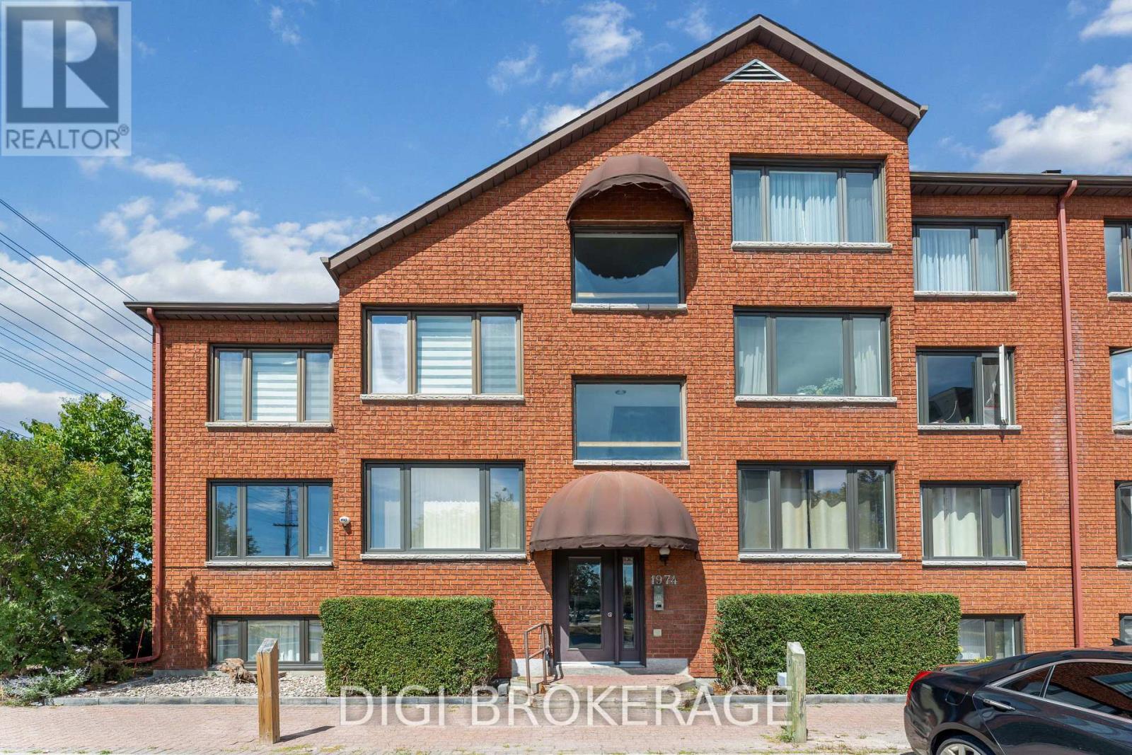 401 1974 St Laurent Blvd, Ottawa, ON K1G 4L5