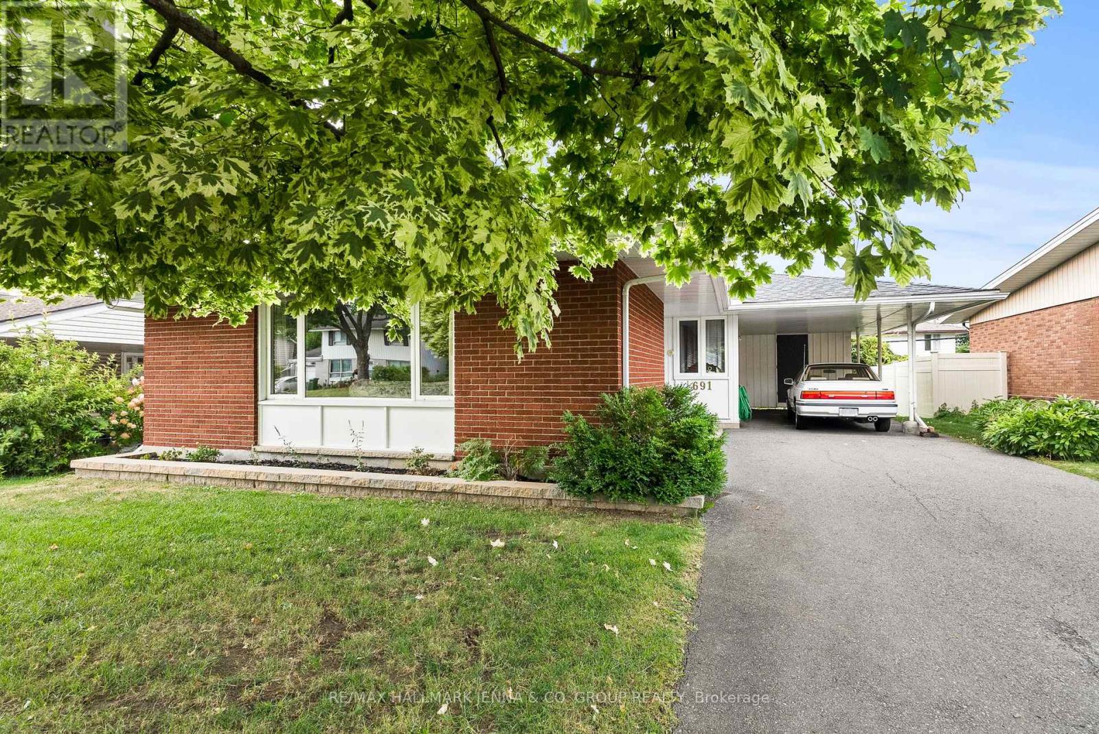 691 Fielding Dr, Ottawa, ON K1V 7G6
