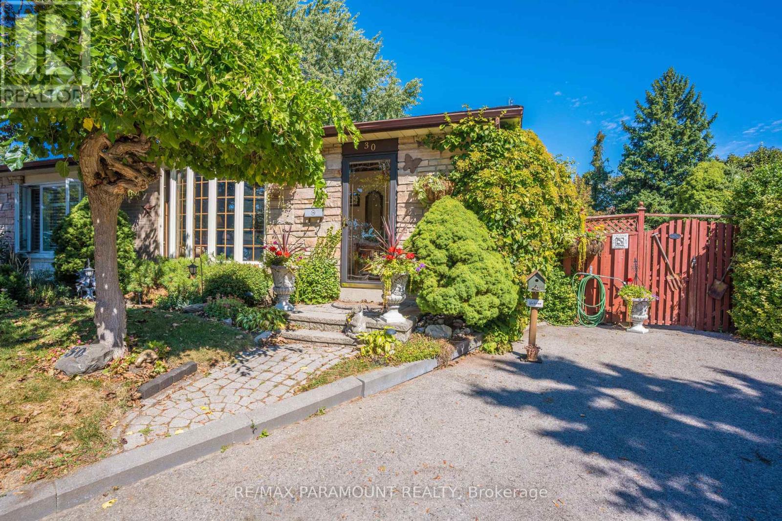 30 Fontaine Ct, Brampton, ON L6T 3J2