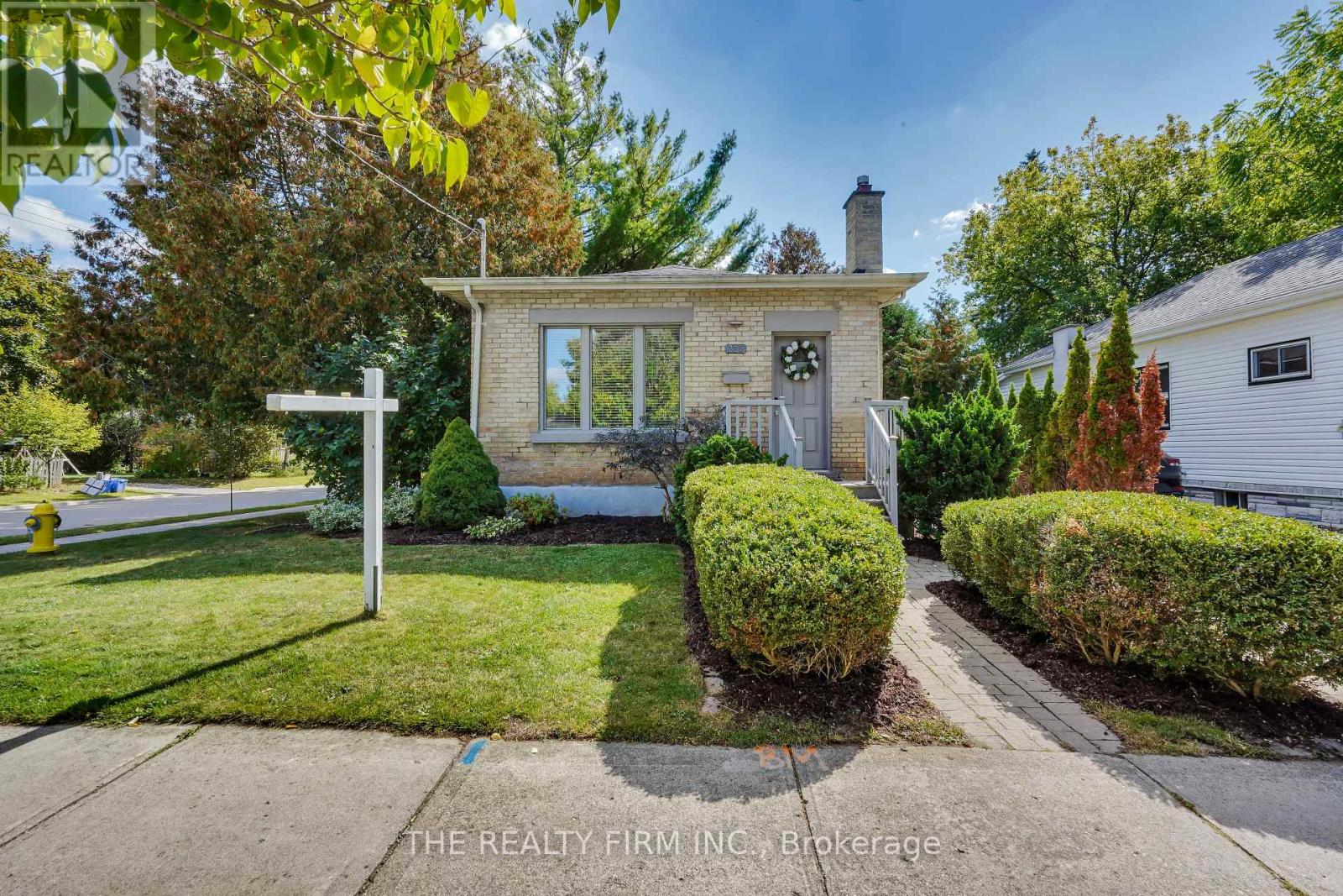 230 Edinburgh St, London, ON N6H 1M3