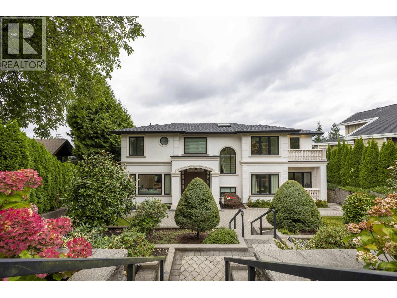 5111 Harbour View Rd, Burnaby, BC V5B 1C9