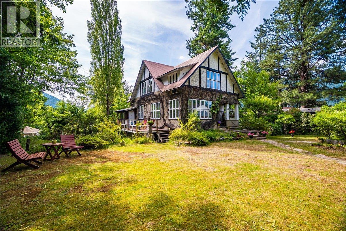 1107 Robertson Ave, Nelson, BC V1L 1C2