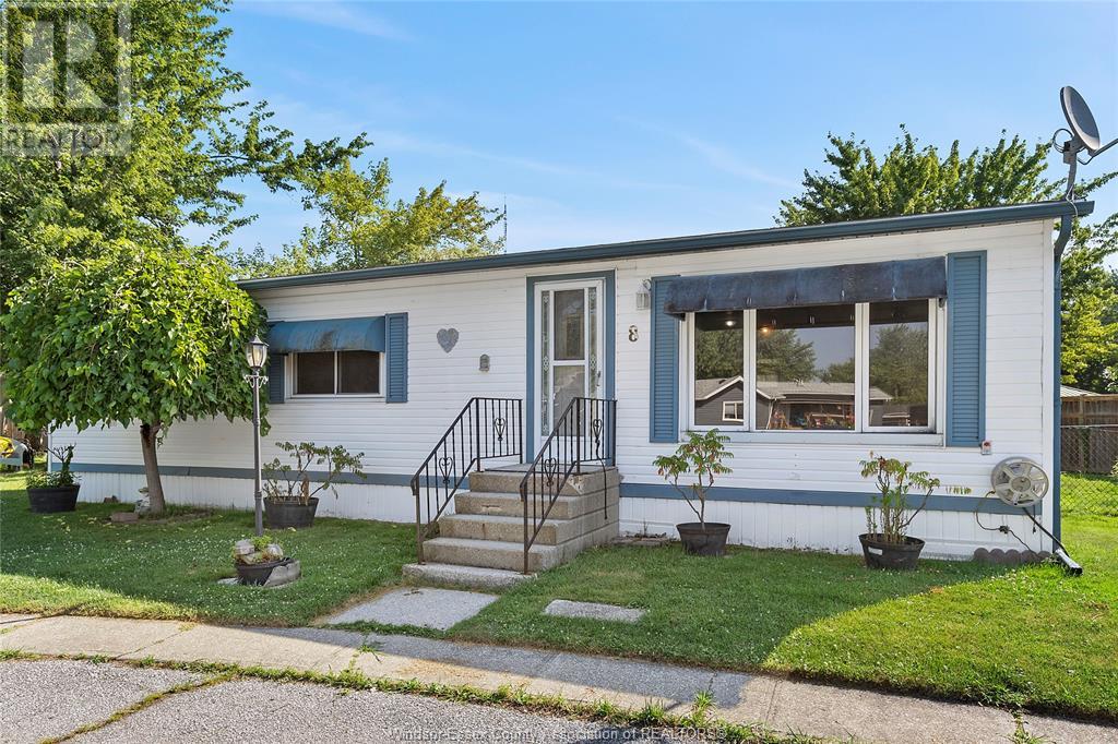 8 Hickory, Essex, ON N0R 1J0