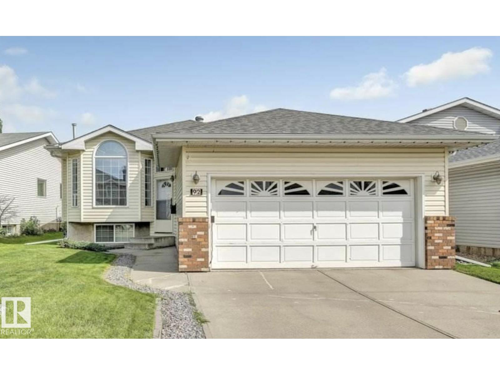 92 Jefferson Rd NW, Edmonton, AB T6L 6P8