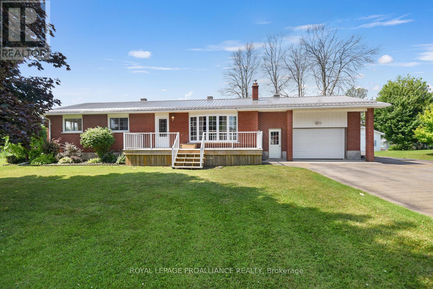 18 Elizabeth St, Edwardsburgh/Cardinal, ON K0E 1T1