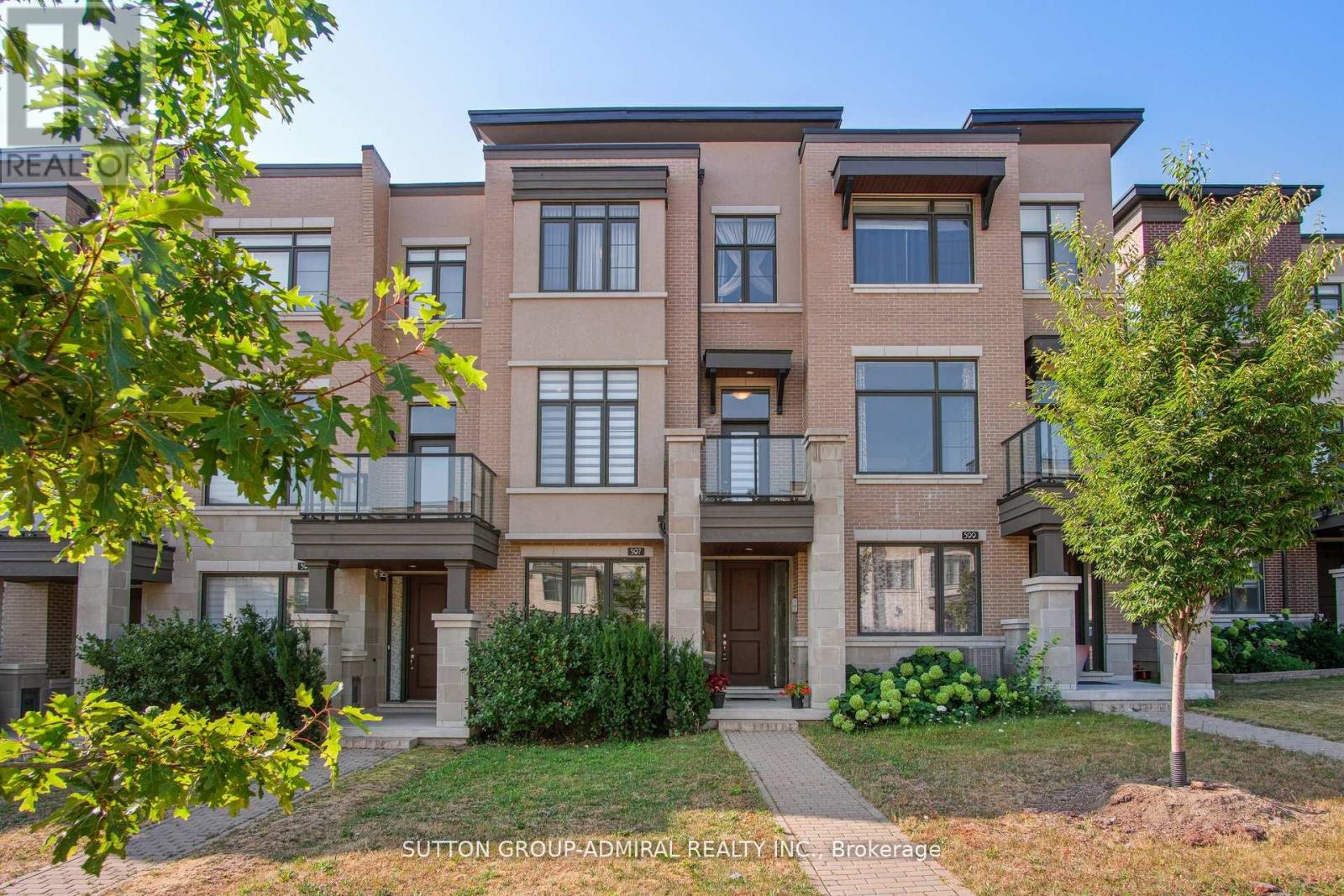 597 Marc Santi Blvd, Vaughan, ON L6A 4Z8