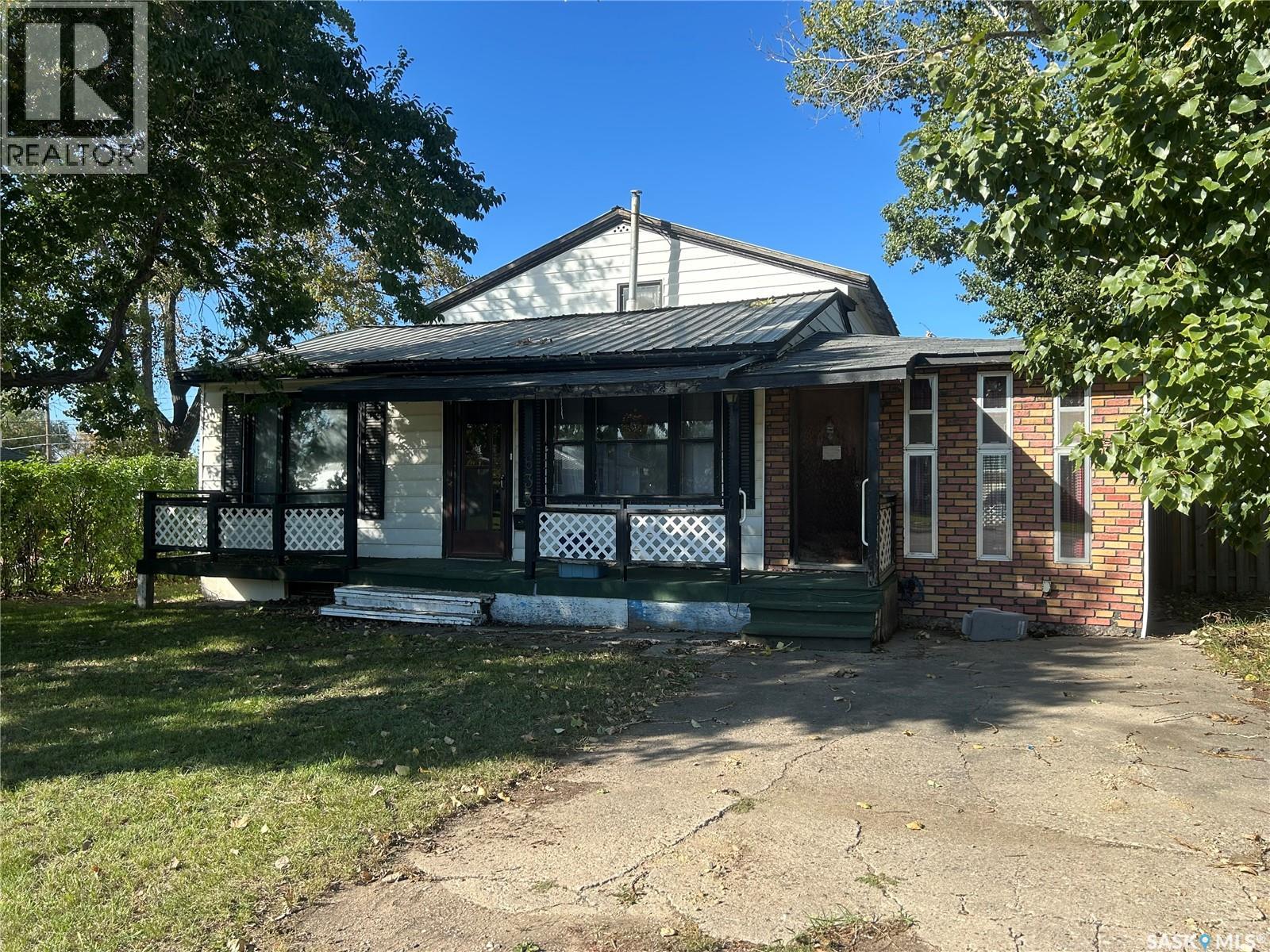 633 King St, Estevan, SK S4A 1K9