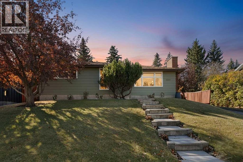 5003 Dalhart Rd NW, Calgary, AB T3A 1C1