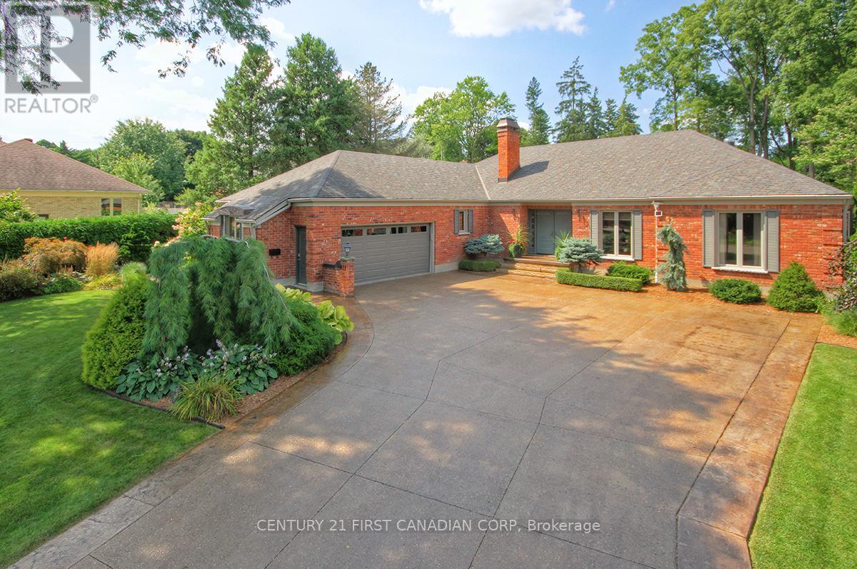 811 Clearview Cres, London, ON N6H 4P6