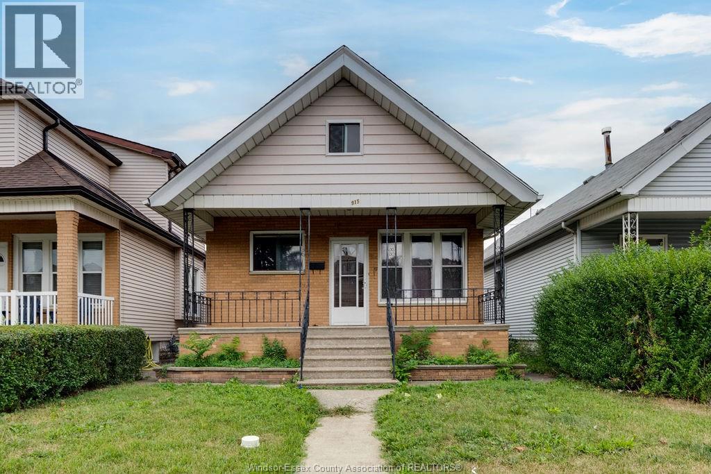 915 Elsmere, Windsor, ON N9A 2A8