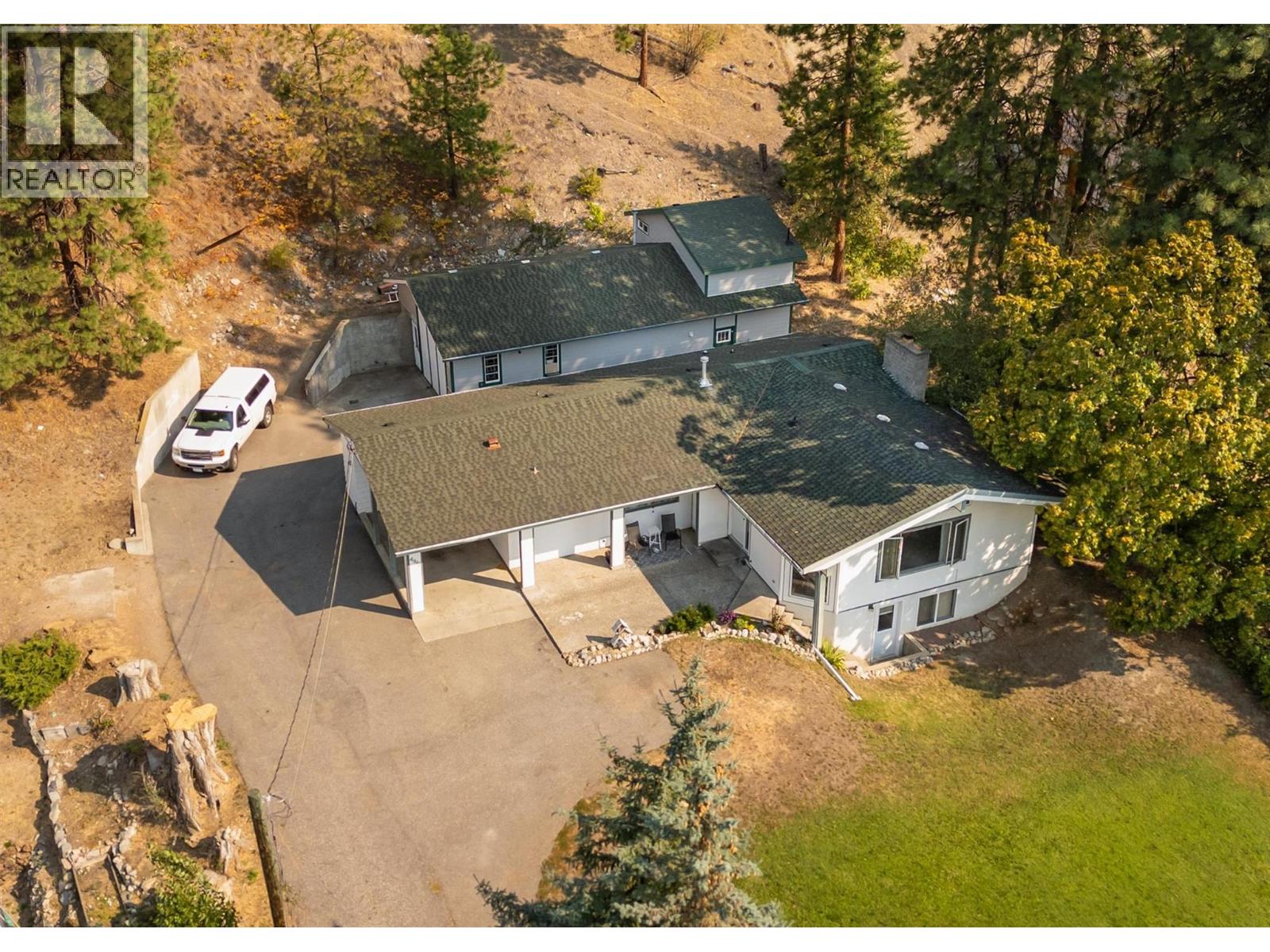 4992 Princeton Ave, Peachland, BC V0H 1X8