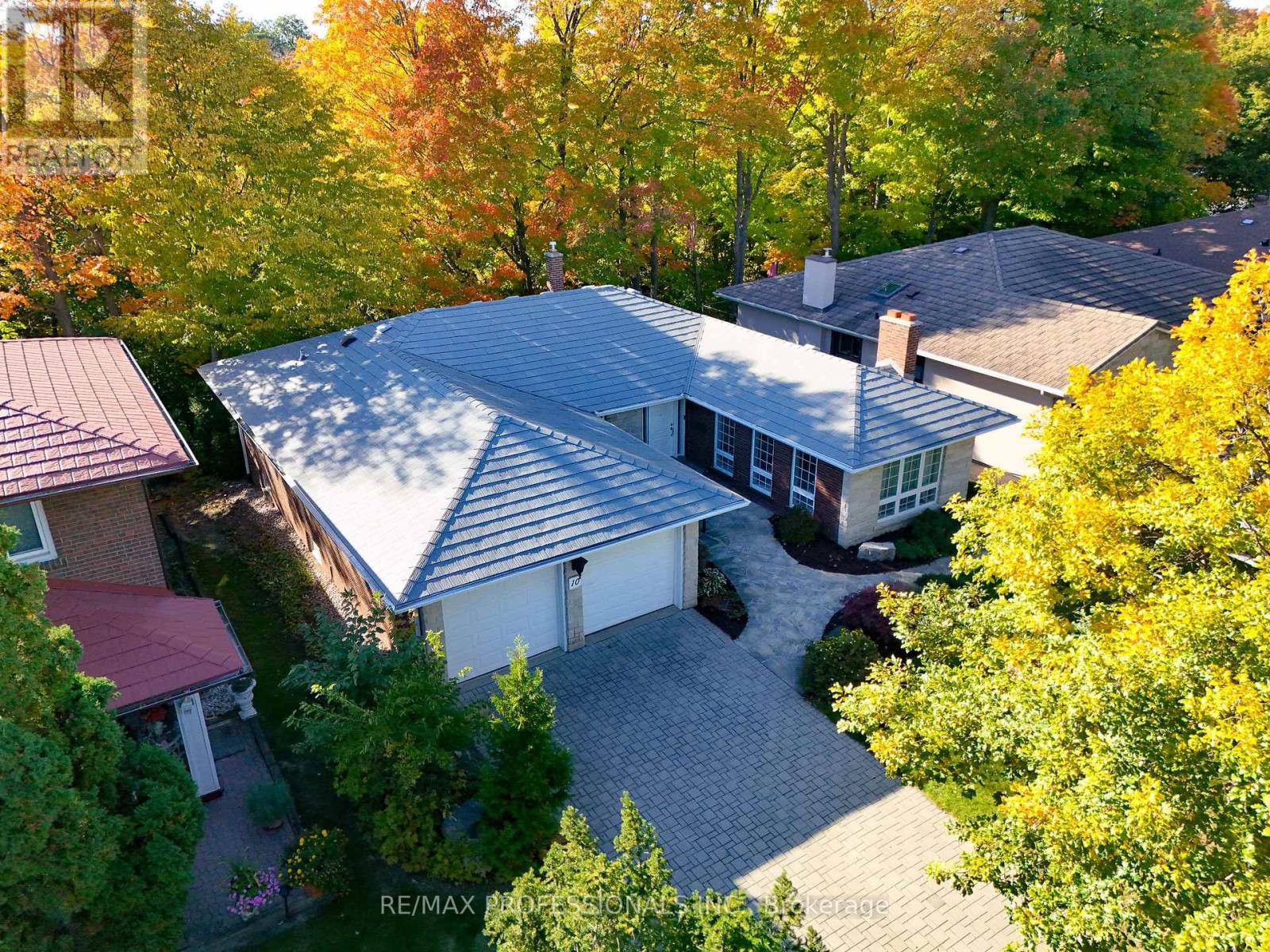10 Neilor Cres, Toronto, ON M9C 1K4
