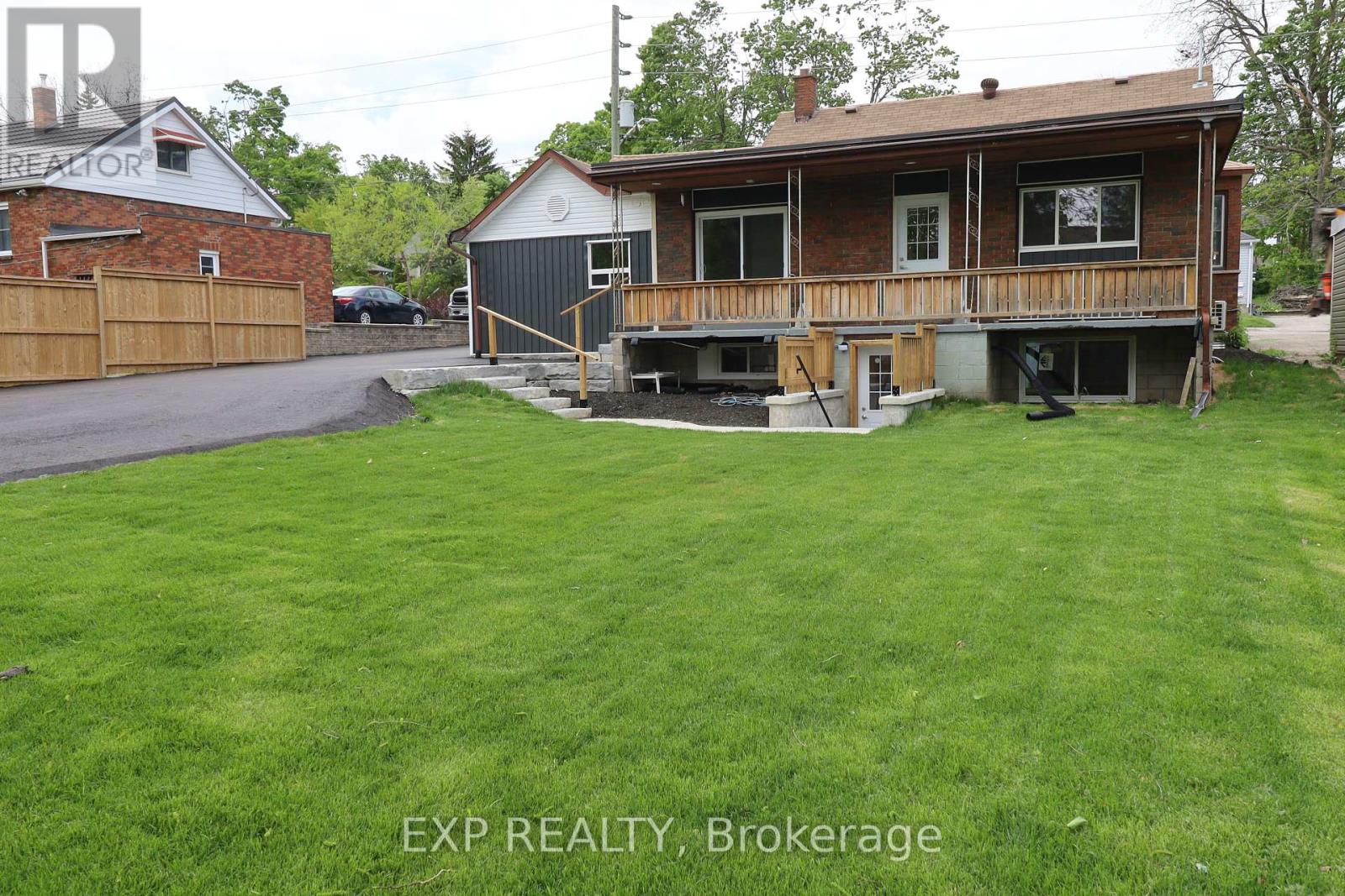47 Grove St E, Barrie, ON L4M 2N9