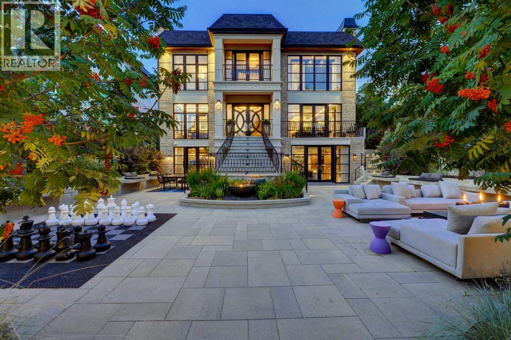 1118 Premier Way SW, Calgary, AB T2T 1L6