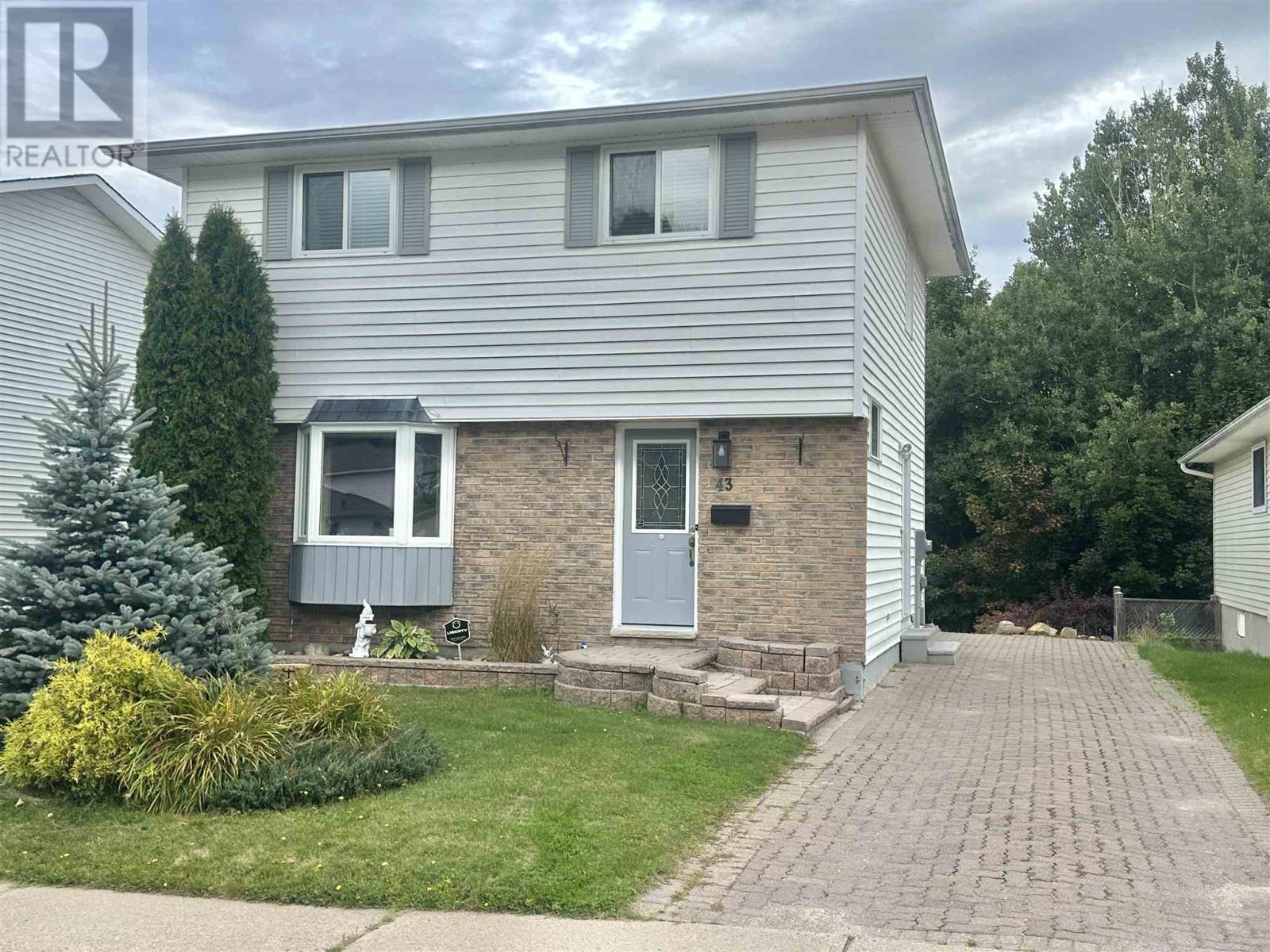 43 Hergott Ave, Elliot Lake, ON P5A 3B1