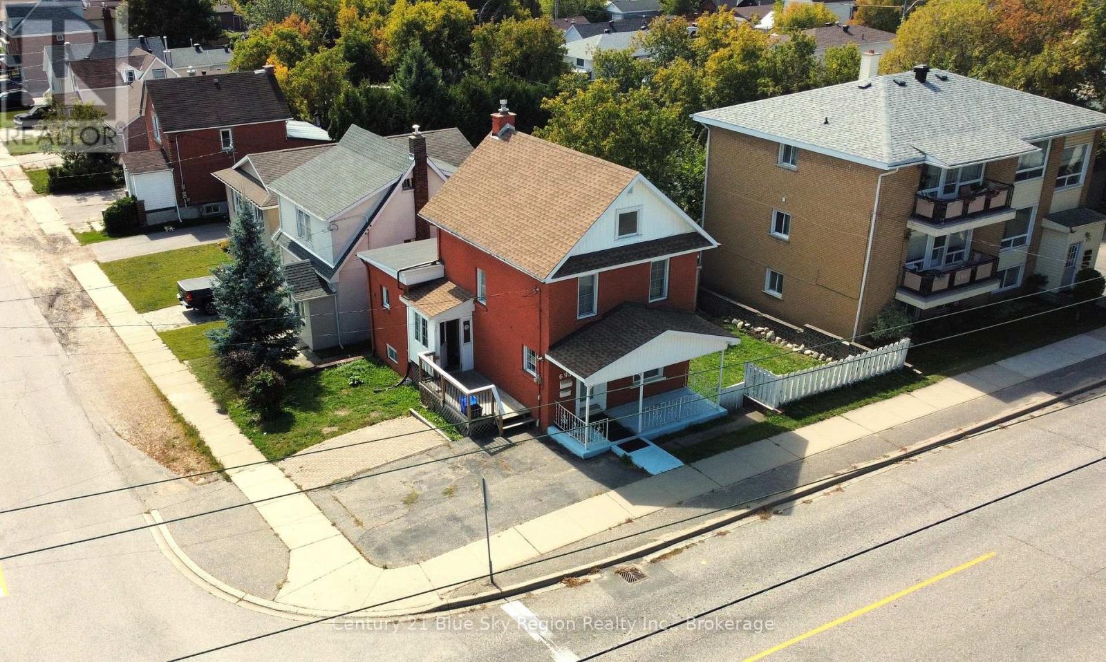 695 High St, North Bay, ON P1B 6R9