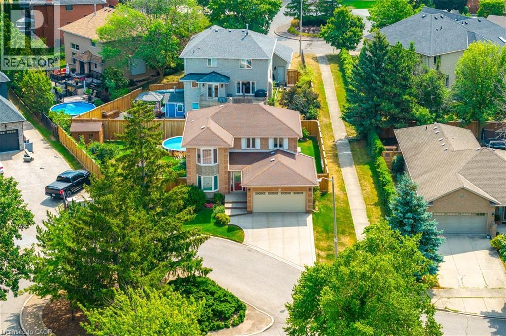 10 Shadowdale Dr, Hamilton, ON L8E 5E7