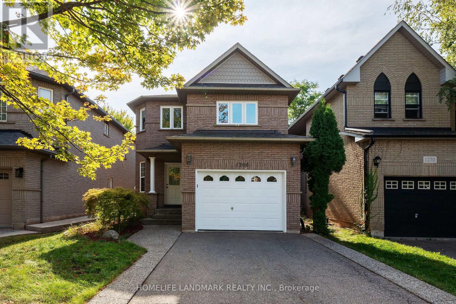 1266 Brillinger St, Oakville, ON L6M 3T2